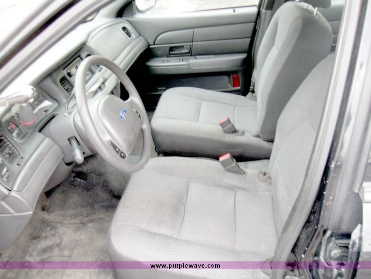 image for item 3979 2004 Ford Crown Victoria Police Interceptor