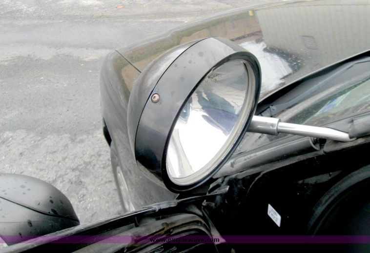 image for item 3979 2004 Ford Crown Victoria Police Interceptor