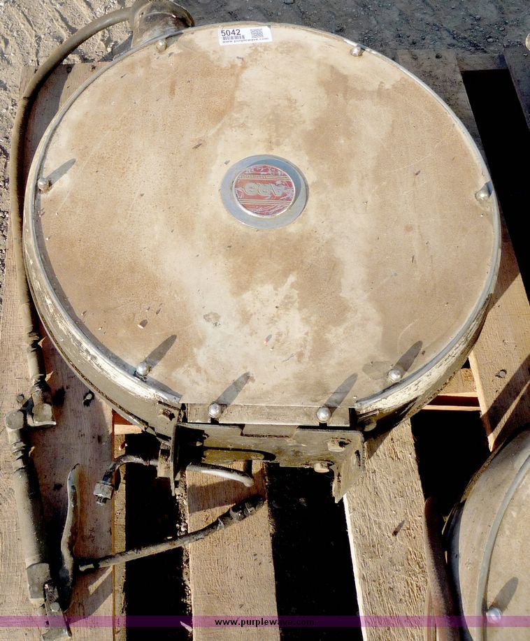 Aro retractable grease gun hose reel in Lawrence, KS Item 5042 sold Purple Wave