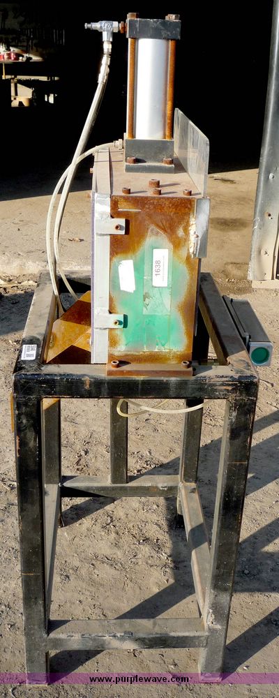 image for item 5046 Pneumatic press