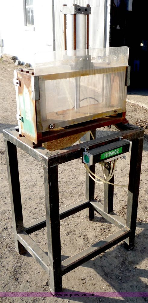 image for item 5046 Pneumatic press