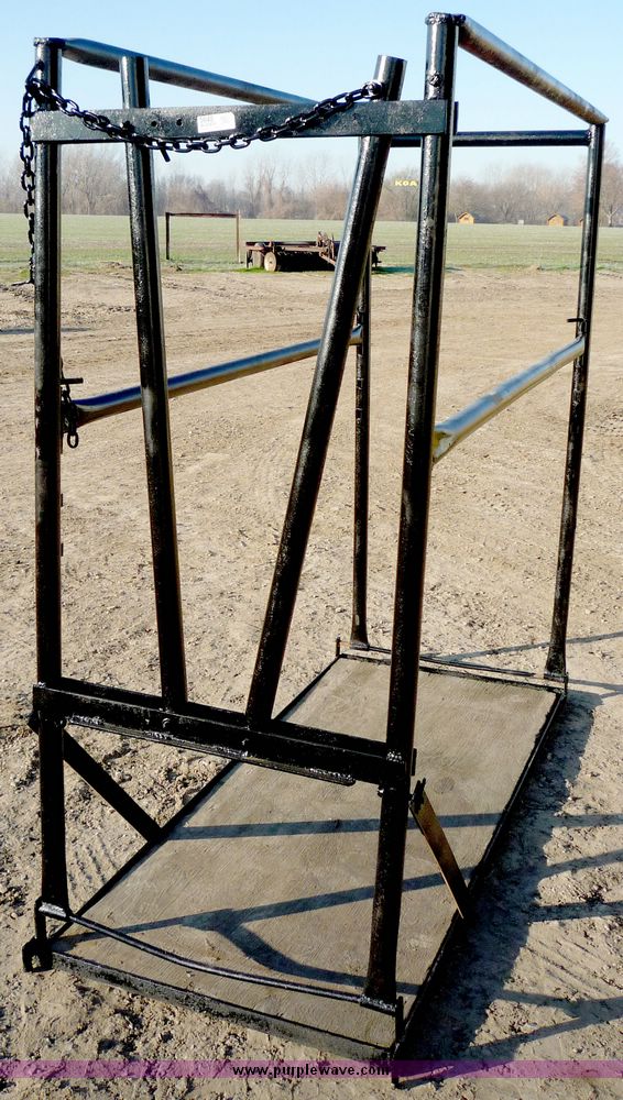 image for item 5047 Grooming chute