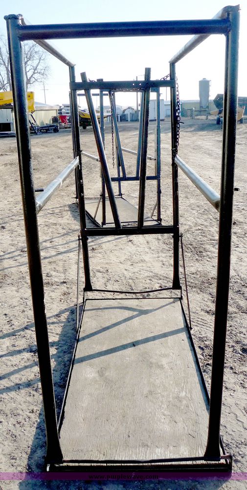 image for item 5048 Grooming chute