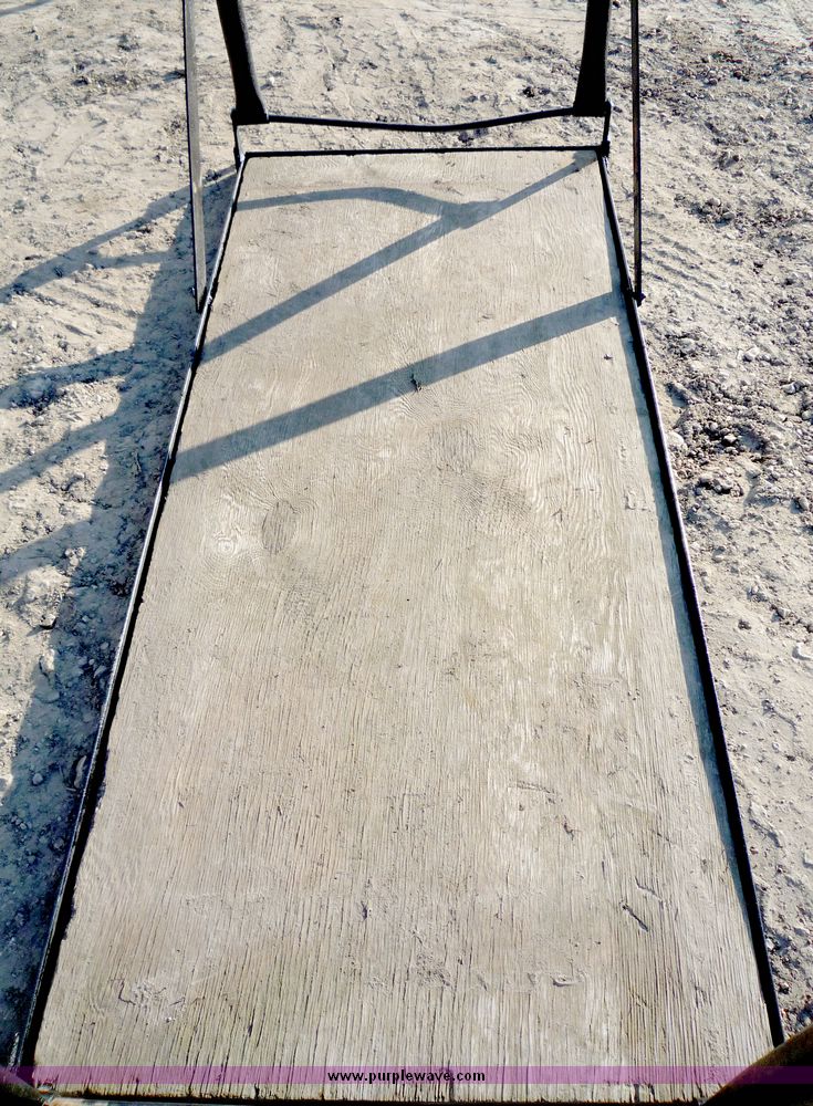 image for item 5048 Grooming chute