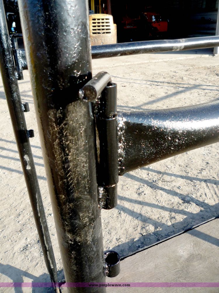 image for item 5048 Grooming chute