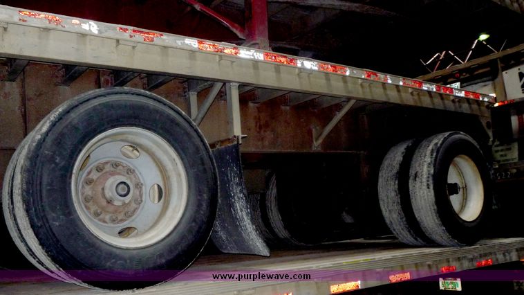 image for item 5051 1996 Featherlite flat bed trailer