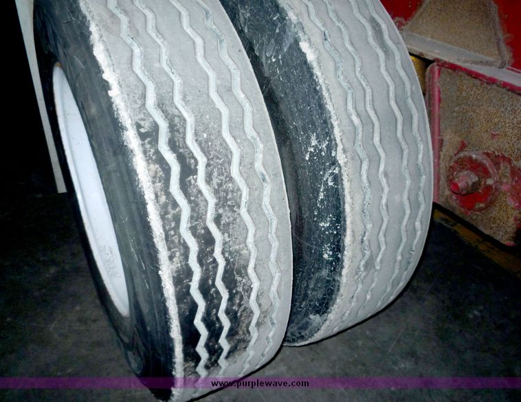 image for item 5053 1996 Reinke flat bed trailer