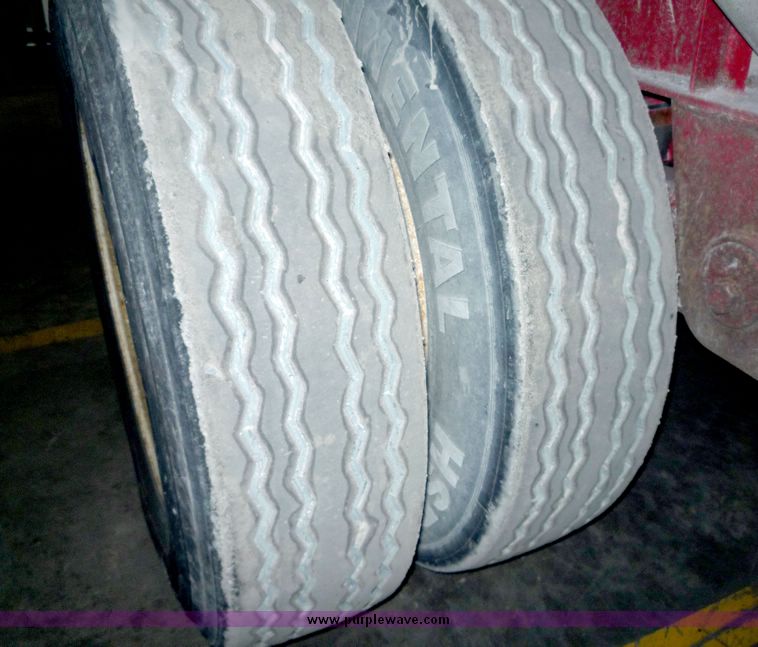 image for item 5056 1995 Wilson Flat bed trailer