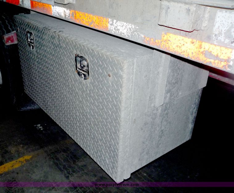 image for item 5056 1995 Wilson Flat bed trailer