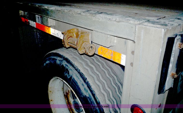 image for item 5056 1995 Wilson Flat bed trailer