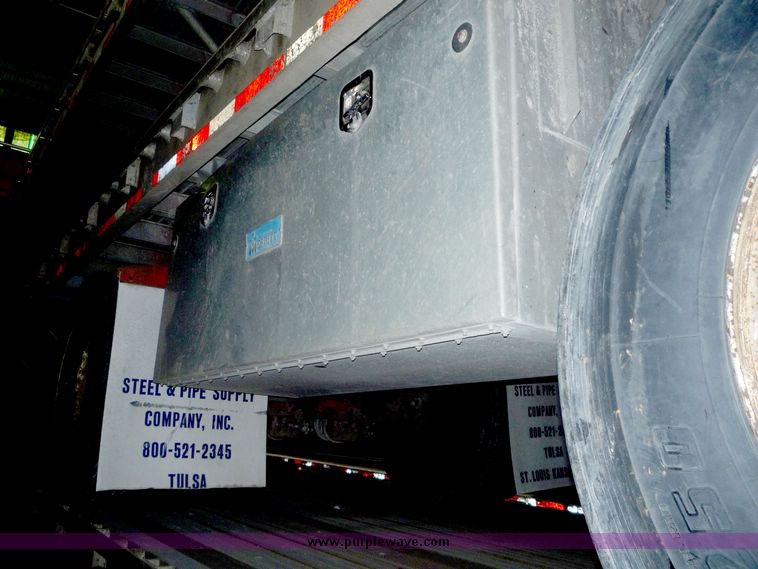 image for item 5058 1995 Wilson flat bed trailer