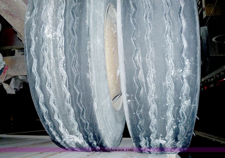 image for item 5058 1995 Wilson flat bed trailer