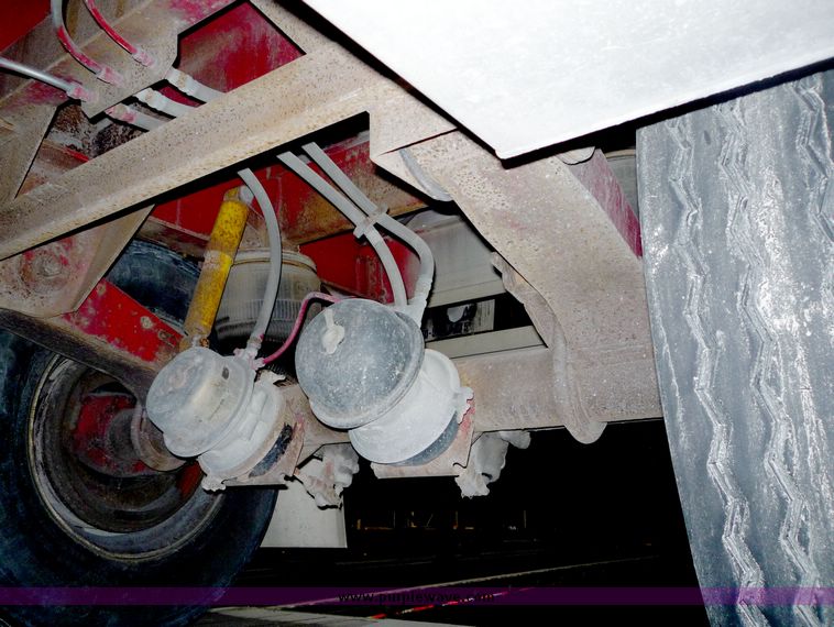 image for item 5058 1995 Wilson flat bed trailer