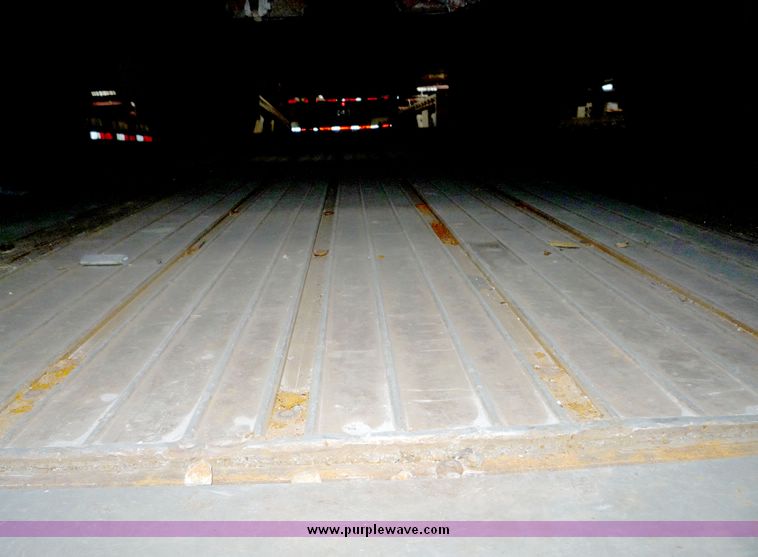 image for item 5058 1995 Wilson flat bed trailer