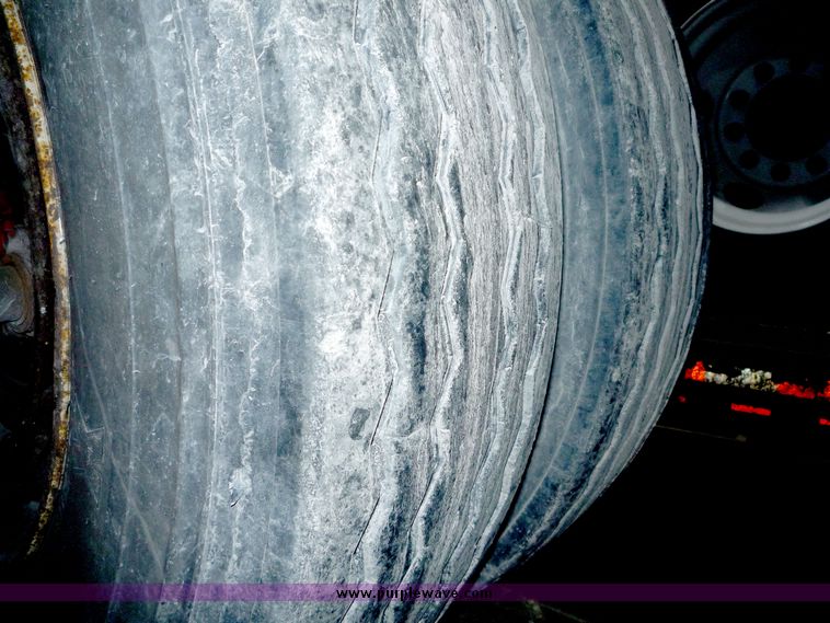 image for item 5059 1995 Wilson flat bed trailer