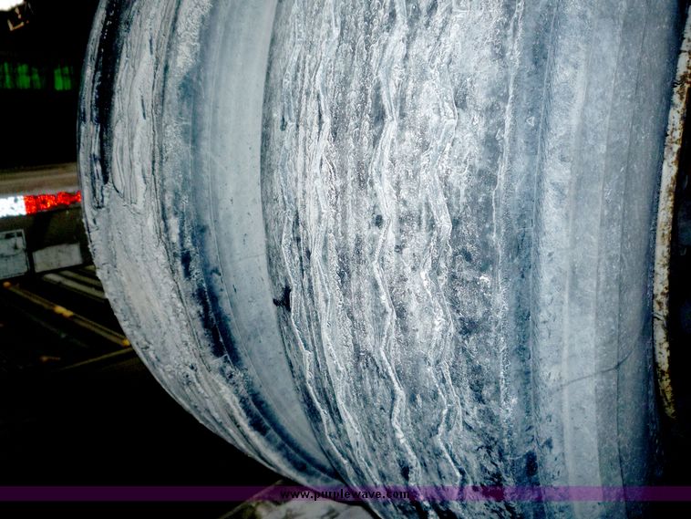 image for item 5059 1995 Wilson flat bed trailer