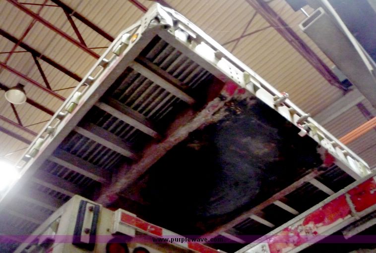 image for item 5059 1995 Wilson flat bed trailer