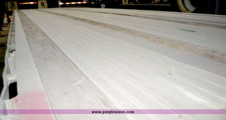 image for item 5060 1991 Wilson flat bed trailer