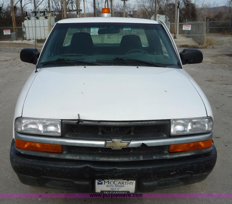 image for item 5073 2001 Chevrolet S10 extended cab pickup