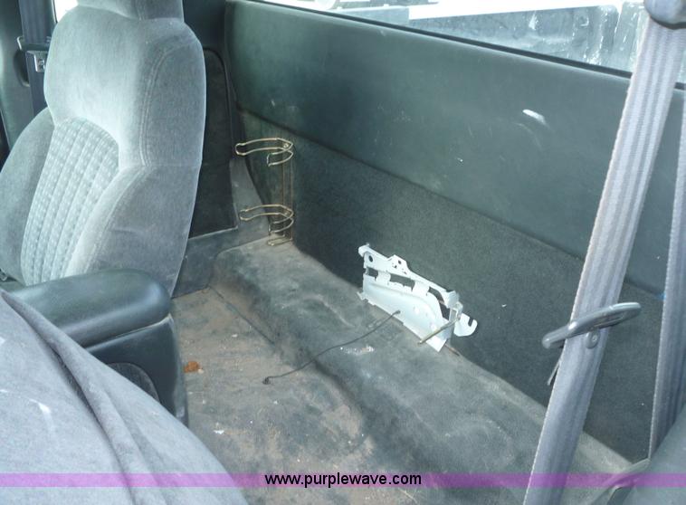 image for item 5073 2001 Chevrolet S10 extended cab pickup