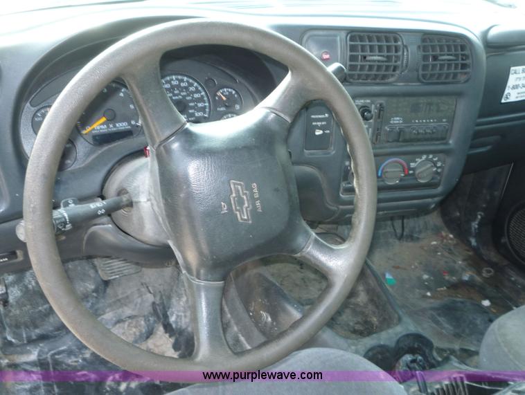 image for item 5073 2001 Chevrolet S10 extended cab pickup