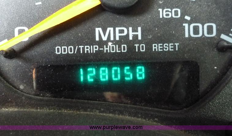 image for item 5073 2001 Chevrolet S10 extended cab pickup