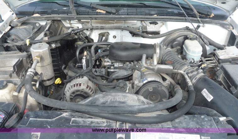 image for item 5073 2001 Chevrolet S10 extended cab pickup