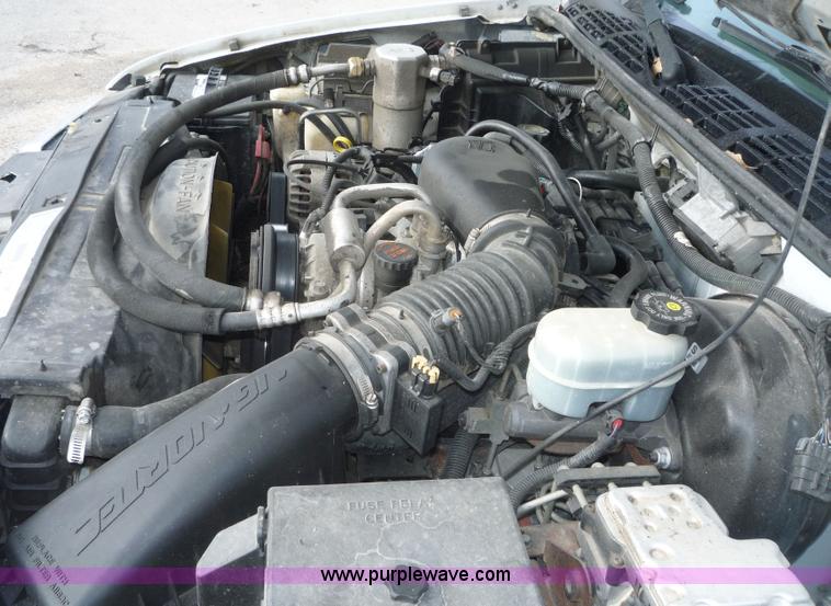 image for item 5073 2001 Chevrolet S10 extended cab pickup