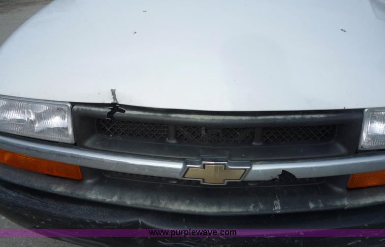 image for item 5073 2001 Chevrolet S10 extended cab pickup