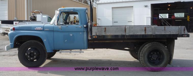 image for item 5074 1965 Ford F-600 truck