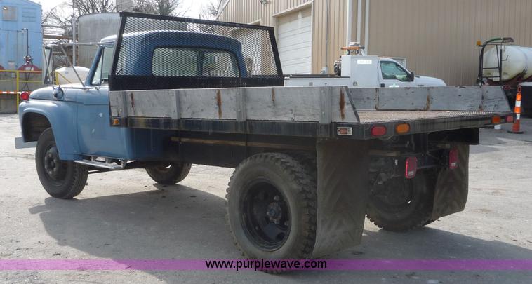 image for item 5074 1965 Ford F-600 truck
