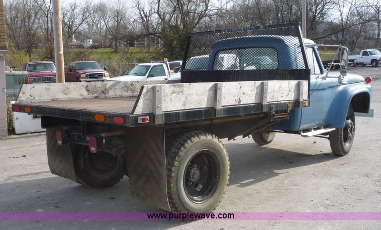 image for item 5074 1965 Ford F-600 truck