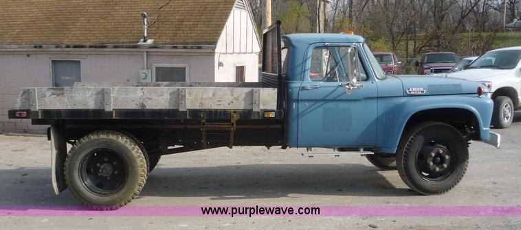 image for item 5074 1965 Ford F-600 truck