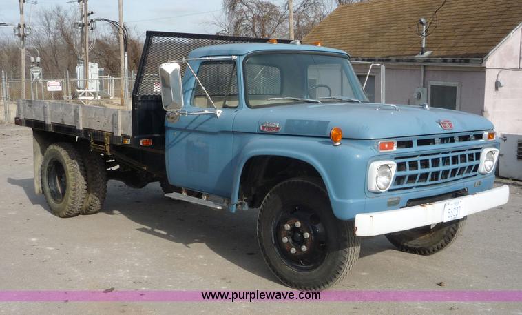 image for item 5074 1965 Ford F-600 truck
