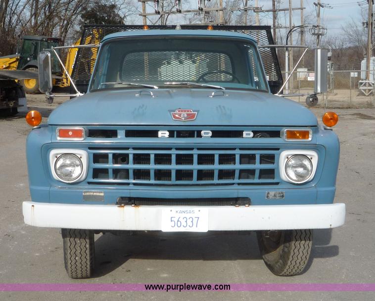 image for item 5074 1965 Ford F-600 truck