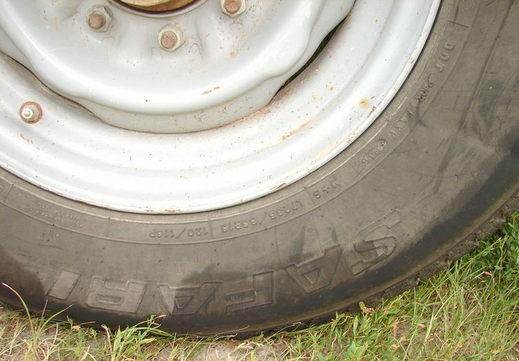 image for item 5896 1988 24' flatbed trailer with removable side racks and ramps