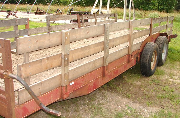 image for item 5896 1988 24' flatbed trailer with removable side racks and ramps