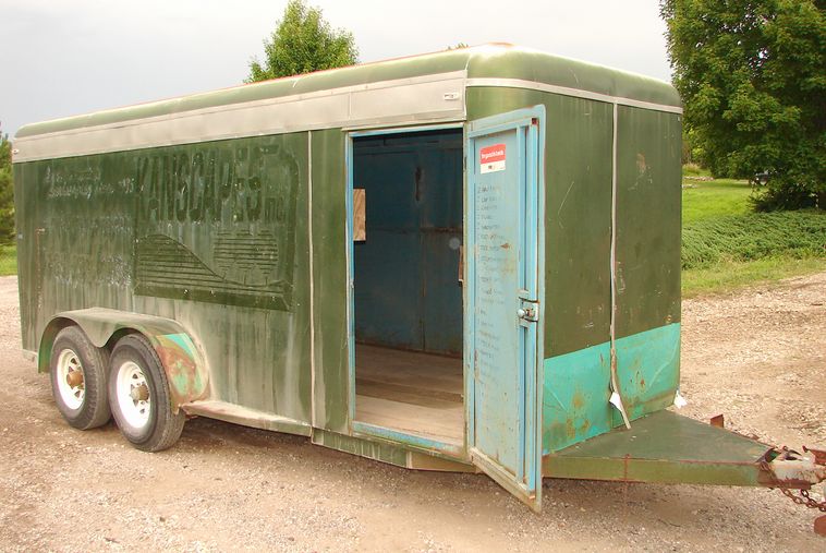 image for item 5898 1989 Diamond D 19' enclosed trailer