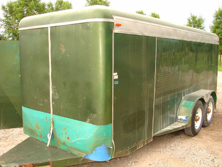 image for item 5898 1989 Diamond D 19' enclosed trailer