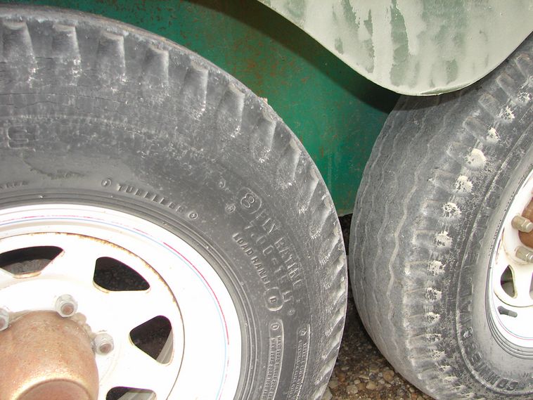 image for item 5898 1989 Diamond D 19' enclosed trailer