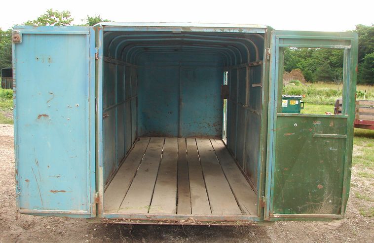 image for item 5898 1989 Diamond D 19' enclosed trailer