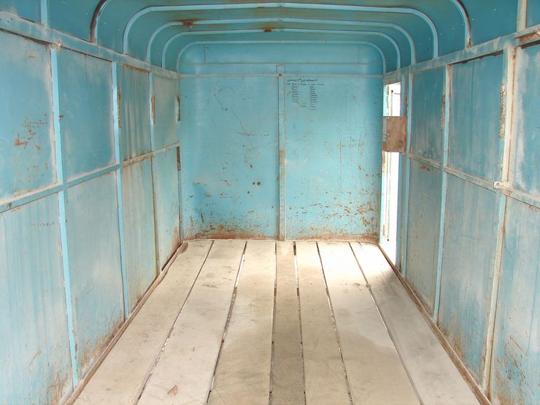 image for item 5898 1989 Diamond D 19' enclosed trailer
