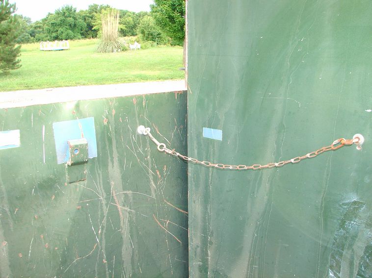 image for item 5898 1989 Diamond D 19' enclosed trailer