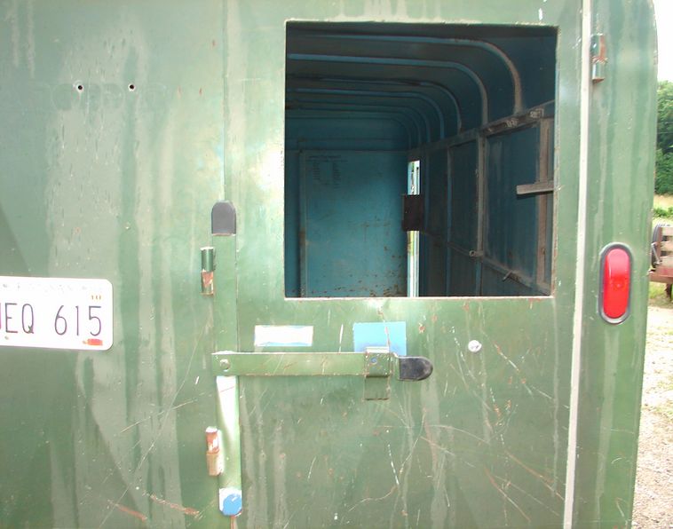 image for item 5898 1989 Diamond D 19' enclosed trailer