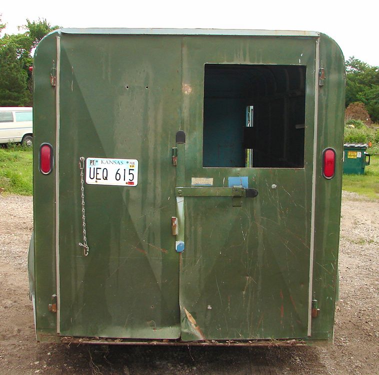 image for item 5898 1989 Diamond D 19' enclosed trailer