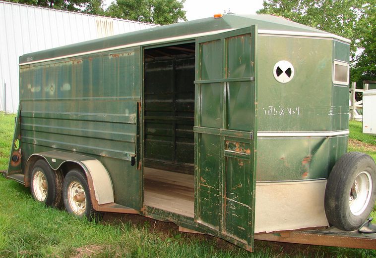 image for item 5899 1992 Titan 19' enclosed trailer with rear ramp door