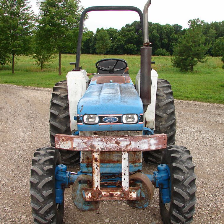 image for item 5907 1989 Ford 1920 MFWD utility tractor