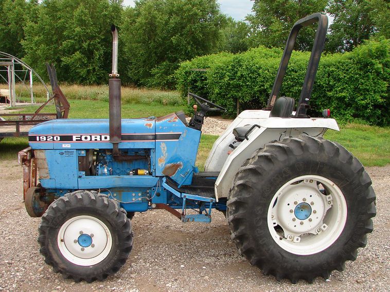 image for item 5907 1989 Ford 1920 MFWD utility tractor