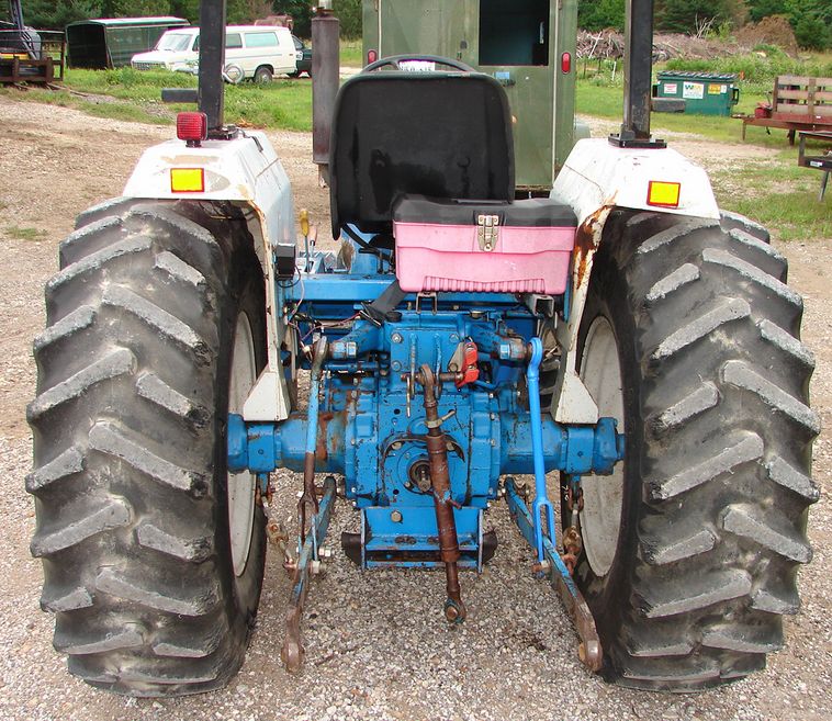 image for item 5907 1989 Ford 1920 MFWD utility tractor