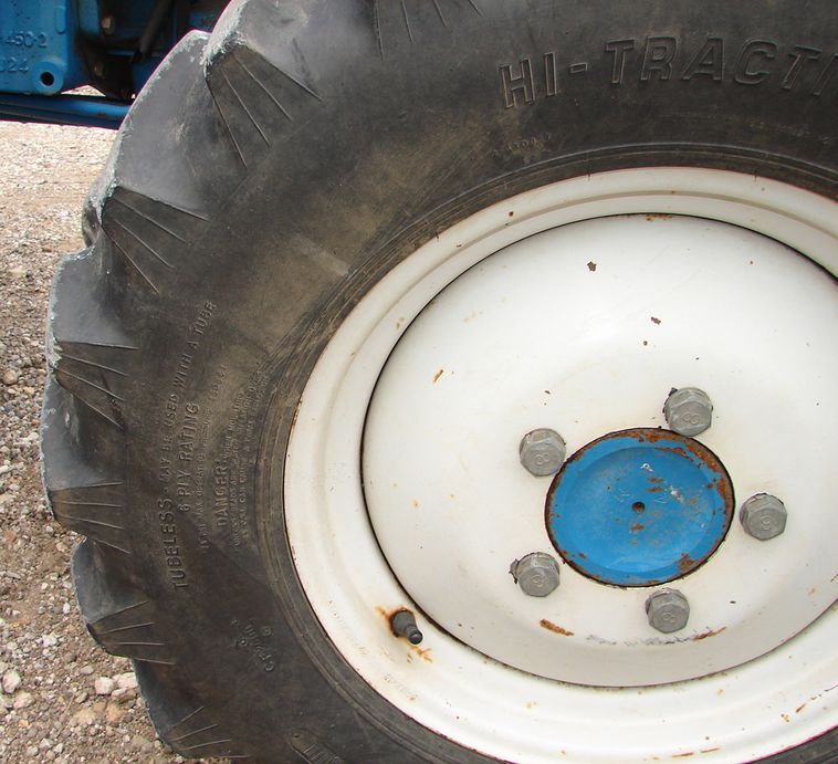 image for item 5907 1989 Ford 1920 MFWD utility tractor